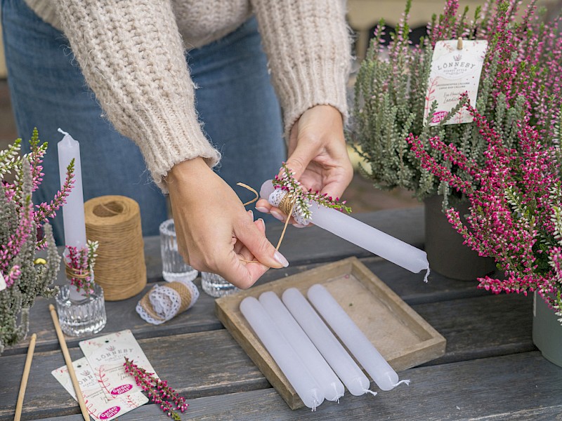 Gardengirls® Lönneby DIY Kerzen mit Heide dekoriert
